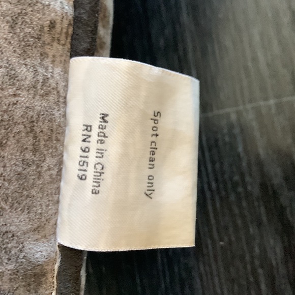 Two black grey pillows - Picture 7 of 7